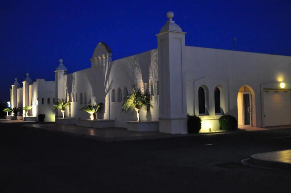 Hotel Alkalat Alcala de Guadaira Exterior photo